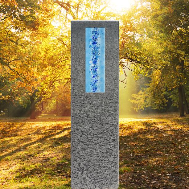 Granit Grabstein Stele Urnengrab mit Glaseinsatz - Celenta Aqua