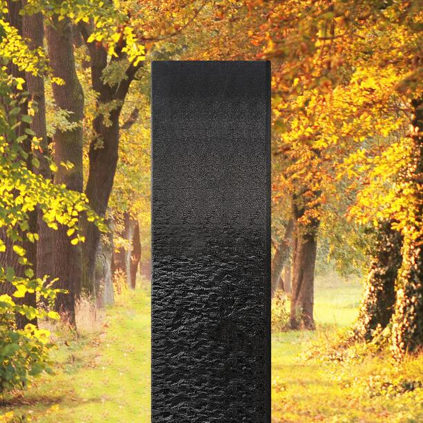Handwerkliche Granit Urnengrabstein Stele in schwarz - Auxerre Blanco