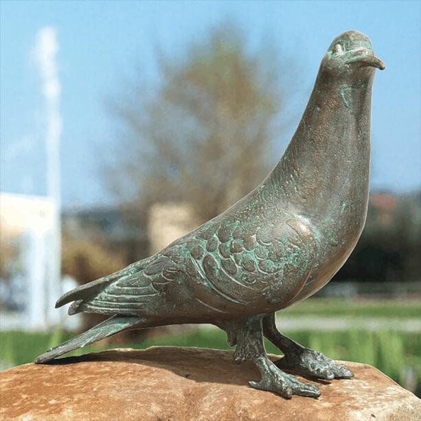 Stehende Tierfigur Taube mit grüner Patina - Taube stehend