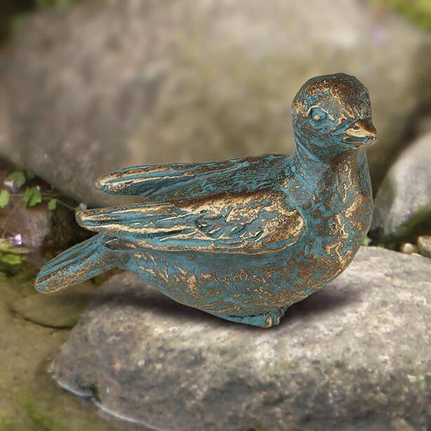 Kleiner Vogel aus Bronze als Grabschmuck - Spatz sitzend