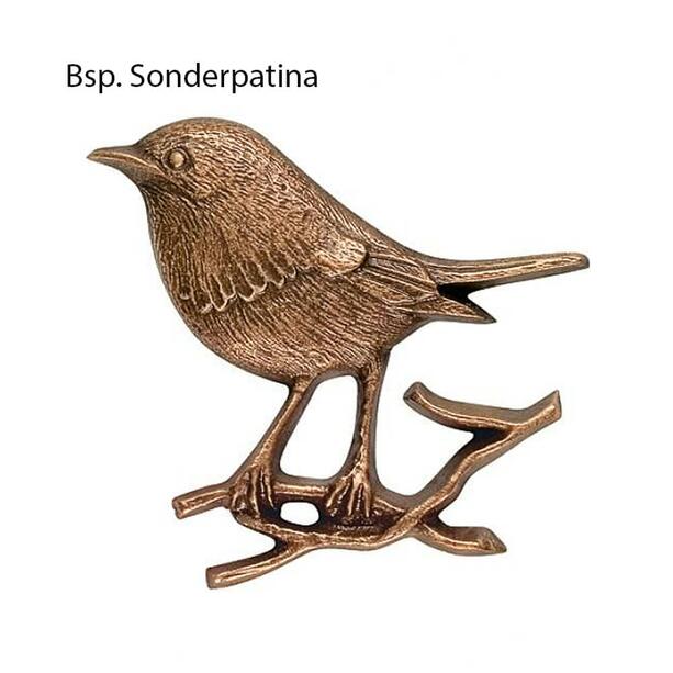 Kleiner Vogel sitzt auf Ast als Bronze Grabschmuck - Vogel auf Zweig