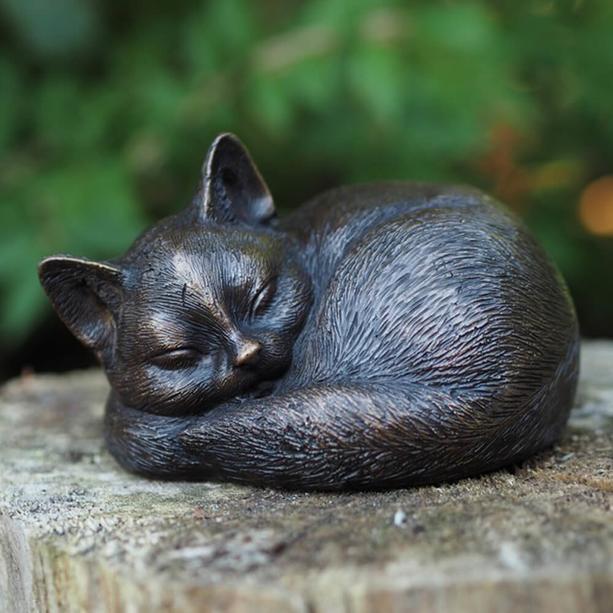 Schlafende Katze als dunkelbraune Bronze Grabfigur  - Felino
