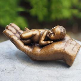 Kleinkind schlft in der Hand - Bronze Grabskulptur -...