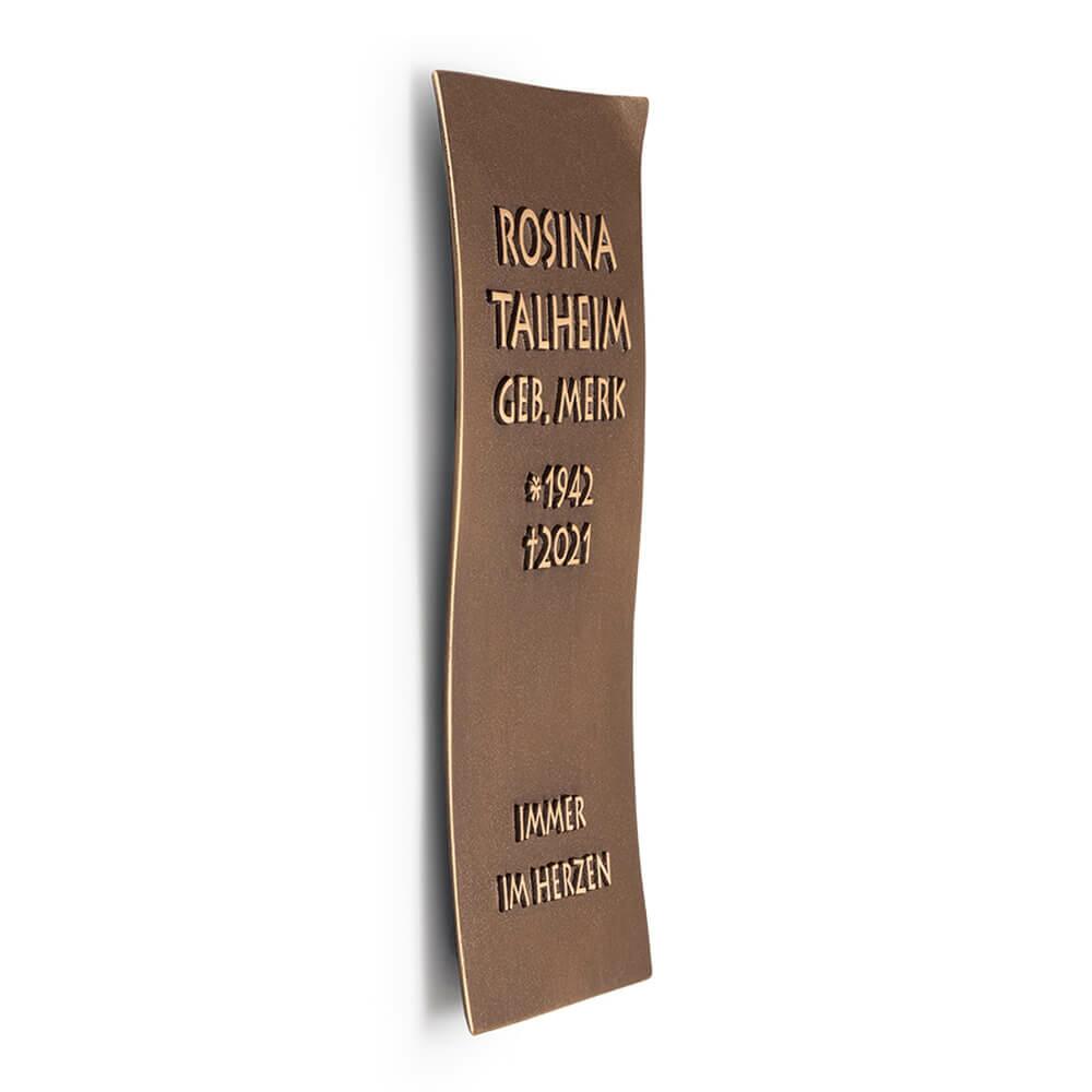Gewellte Bronze Gedenktafel mit individueller Schrift f�r die Wandmontage - Timor