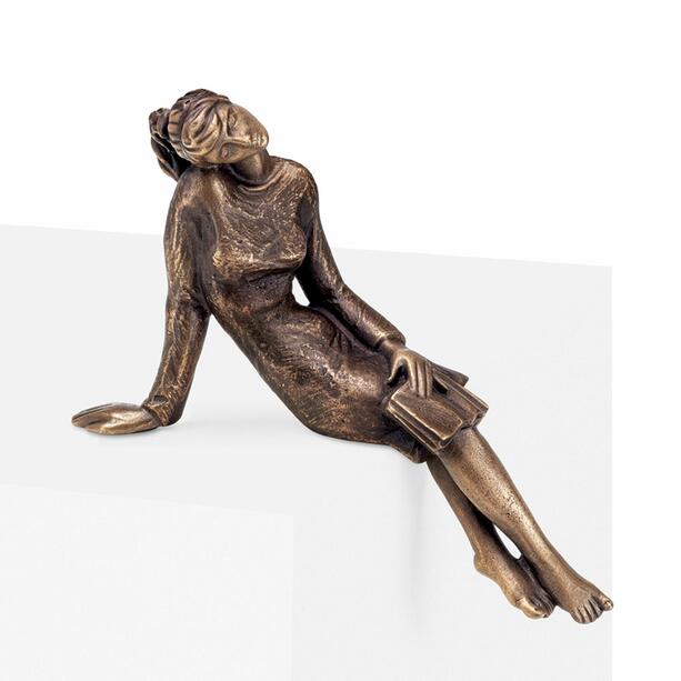 Sitzendes Mädchen mit Buch - Grabfigur aus Bronze oder Aluminium - Puella