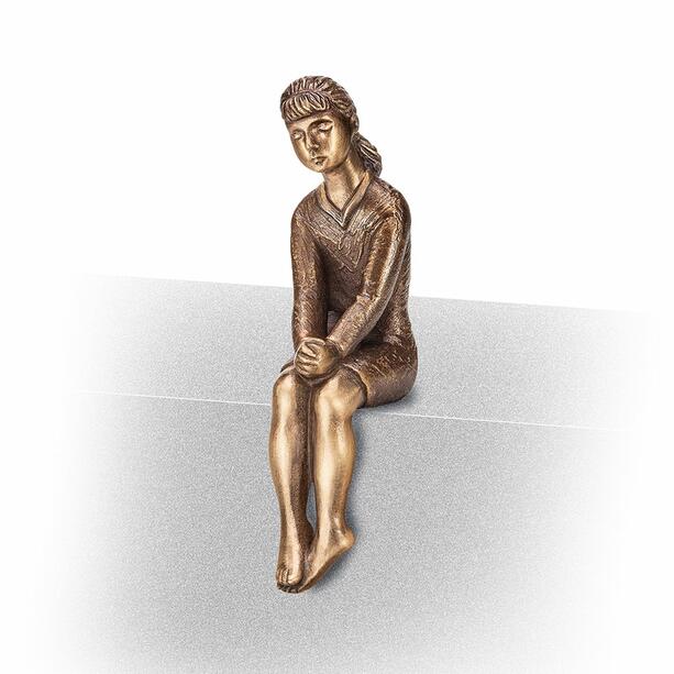 Betendes Mädchen - sitzende Grabfigur aus Bronze oder Aluminium - Uvenia