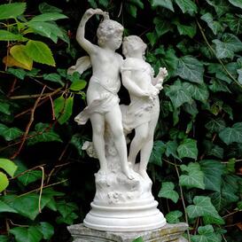 Romantische Skulptur fr die Grabgestaltung - Junge &...
