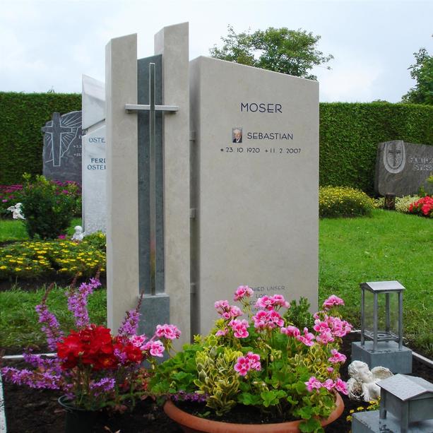 Urnengrabmal aus Naturstein mit Kreuz - Tellaro