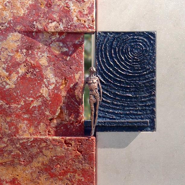 Urnengrabstein Travertin Kalkstein mehrfarbig rot mit Figur - Rubiera