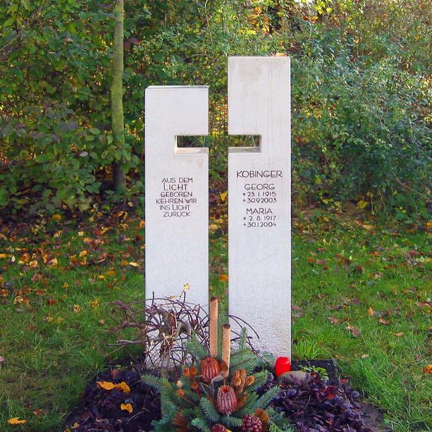 Helles Urnengrab Grabmal mit Kreuz - Antonio