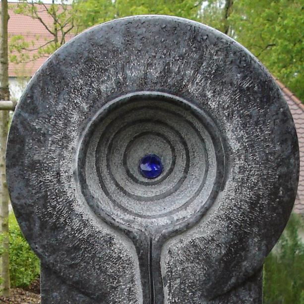 Grabmal Granit schwarz vom Bildhauer mit Intarsie - Piave