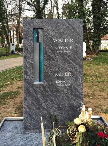 Doppelgrabmal vom Bildhauer mit Glas - Clemente