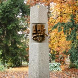 Naturstein Doppelgrabmal Gestaltung mit Bronze Jesus  -...