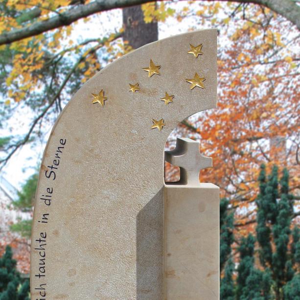Schöner Grabstein mit goldenen Sternen - Estrela
