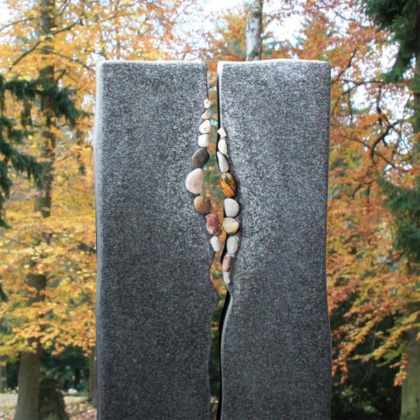 Granit Grabmal modern geteilt mit Kieselsteinen - Alegro