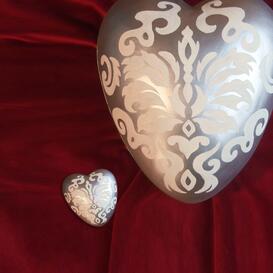 Kleine Urne in Silber-Wei� Onlineshop - Zarati / ohne Standfu�